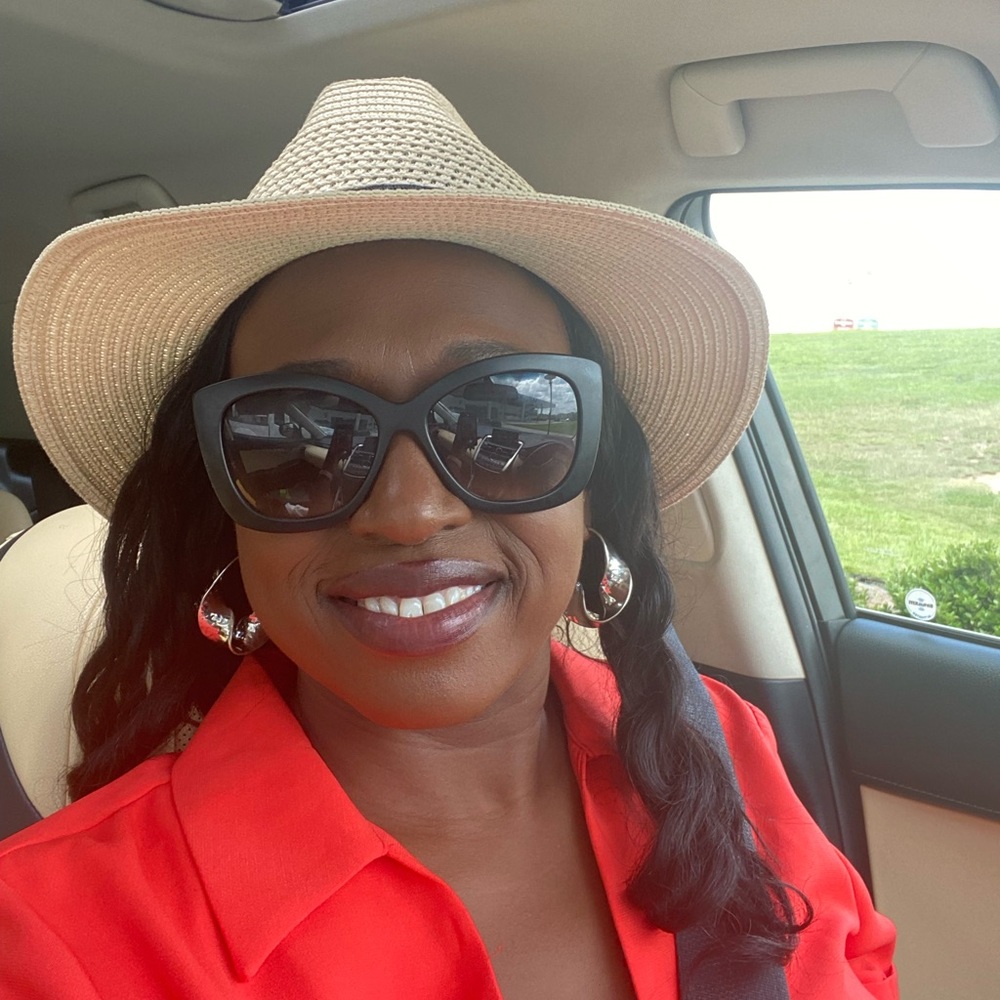Meet your Posher, Monica